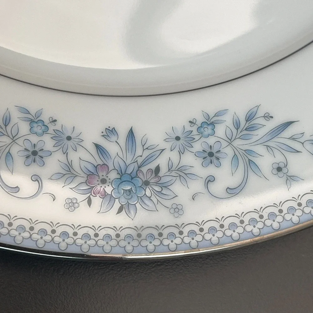 Noritake Blue Hill 2482‎ Dinner Plates Blue White Floral Platinum Trim Lot of 3